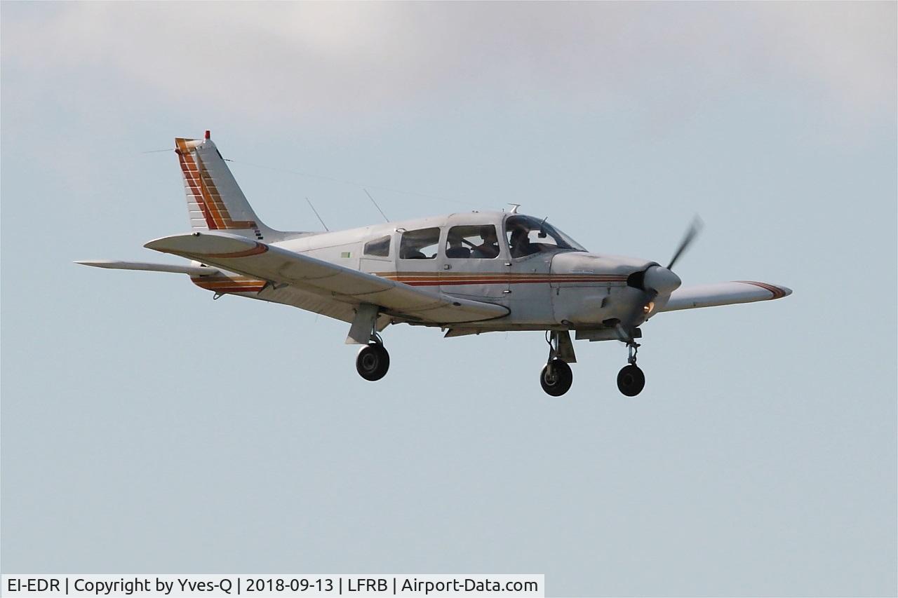 EI-EDR, 1974 Piper PA-28R-200-2 Cherokee Arrow C/N 28R-7435265, Piper PA-28RCherokee Arrow, Short approach rwy 07R, Brest-Bretagne Airport (LFRB-BES)