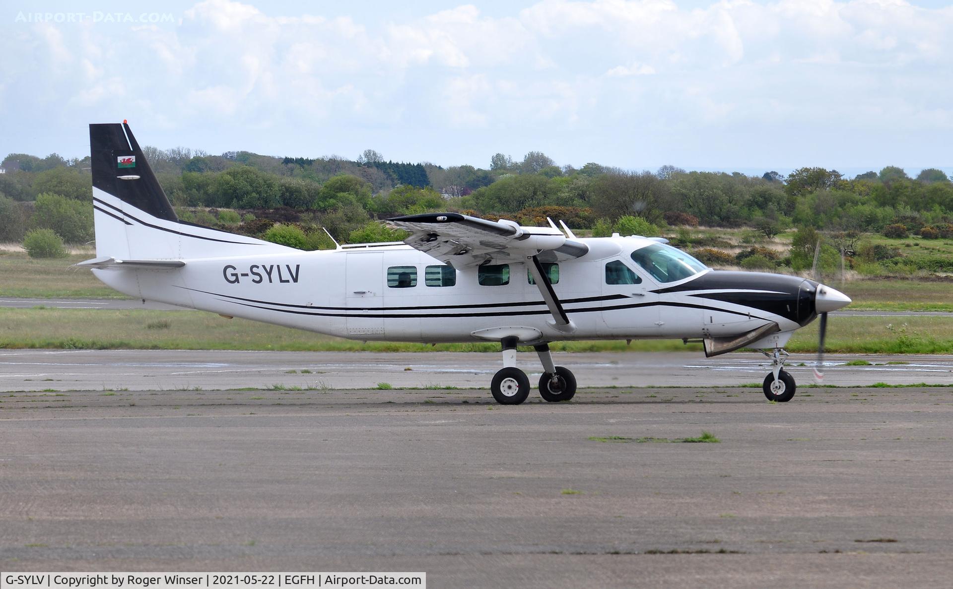 G-SYLV, 2002 Cessna 208B  Grand Caravan C/N 208B0936, Visiting aircraft operated by Skydive Swansea about to depart with a lift of skydivers.