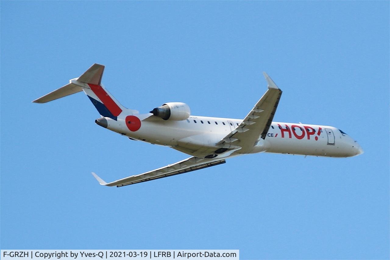 F-GRZH, 2003 Bombardier CRJ-702 (CL-600-2C10) Regional Jet C/N 10089, Bombardier CRJ-702, Ready to take off rwy 07R, Brest-Bretagne airport (LFRB-BES)
