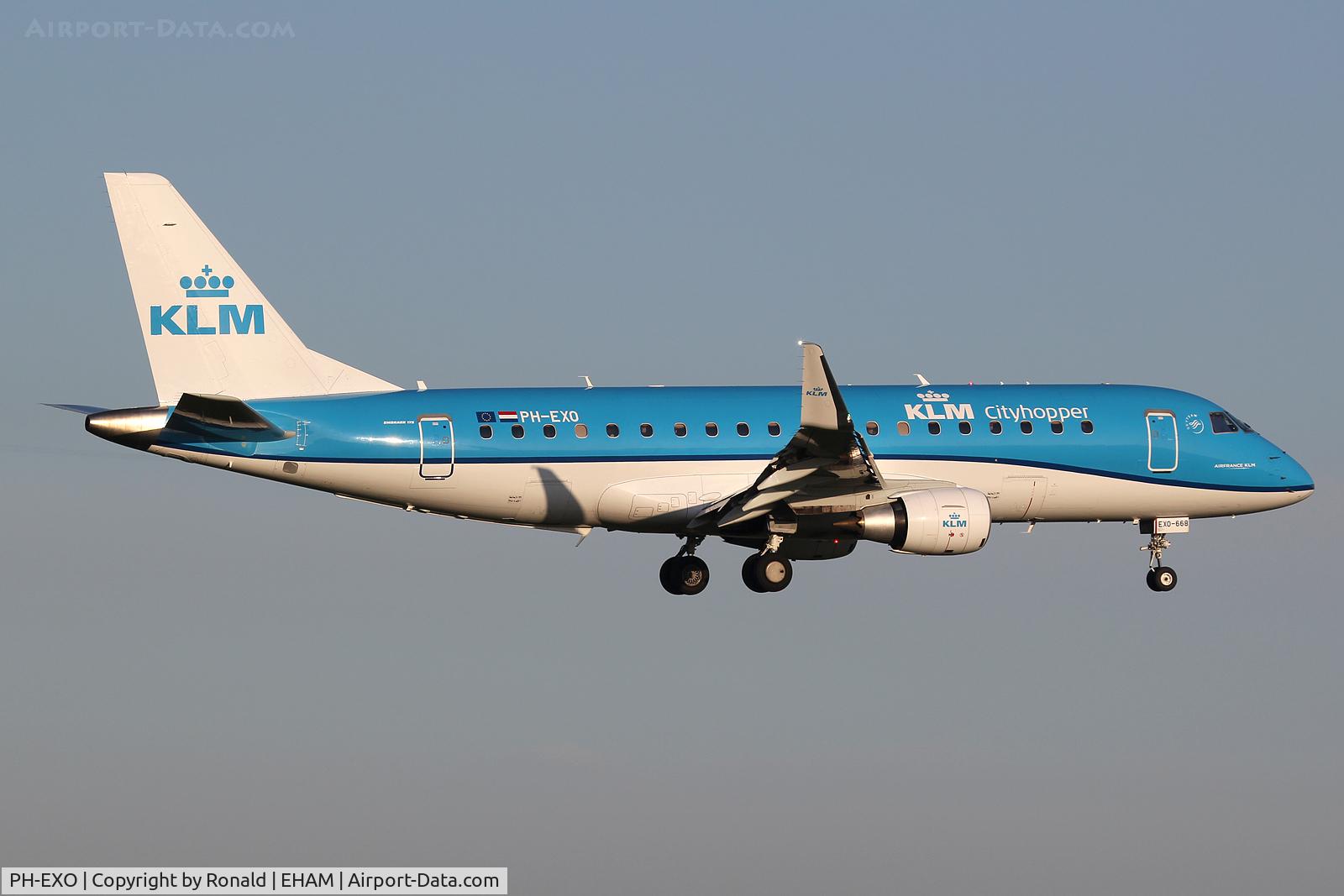 PH-EXO, 2017 Embraer 175STD (ERJ-170-200STD) C/N 17000668, at spl