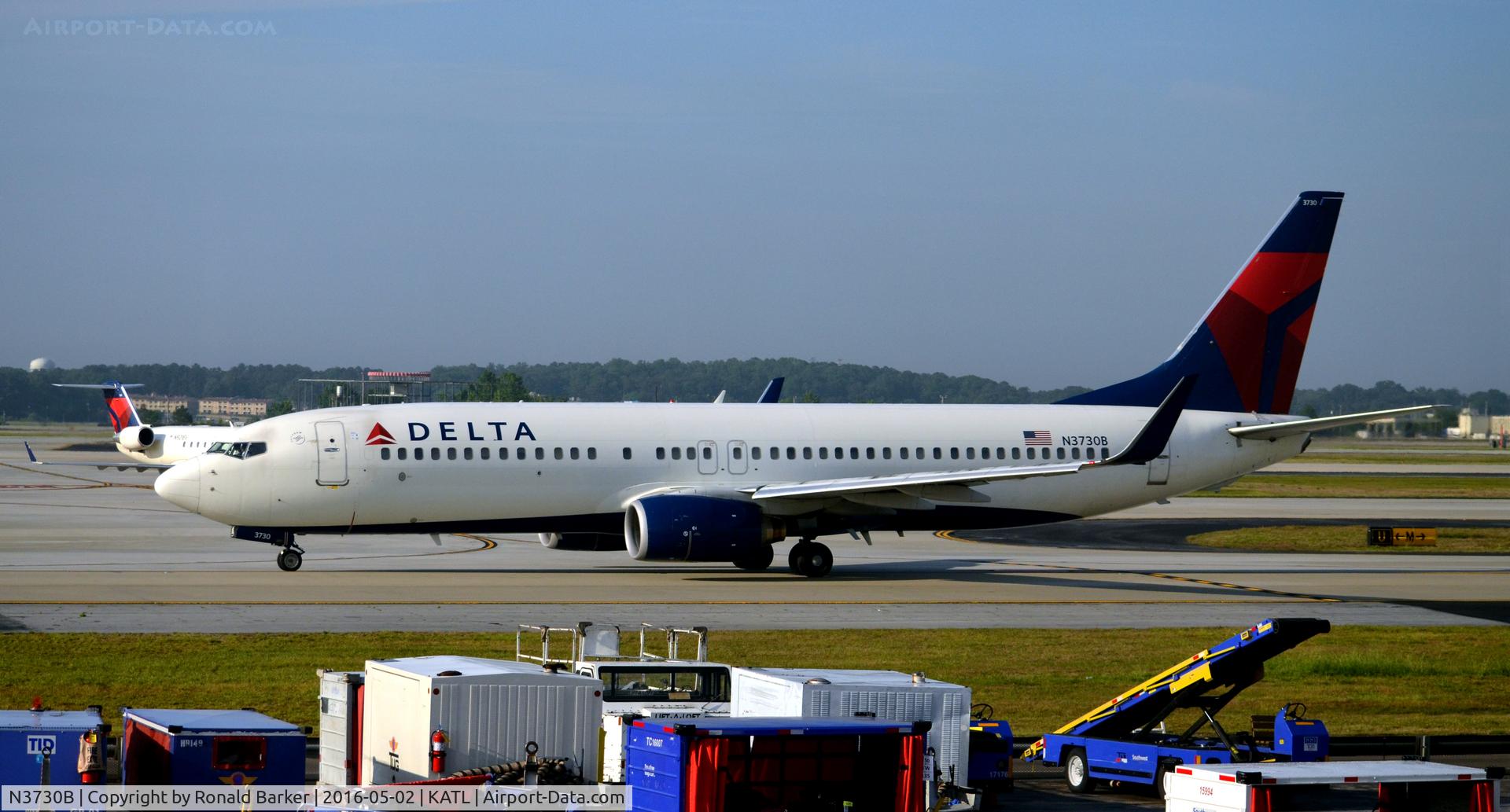 N3730B, 2000 Boeing 737-832 C/N 30538, Taxi Atlanta