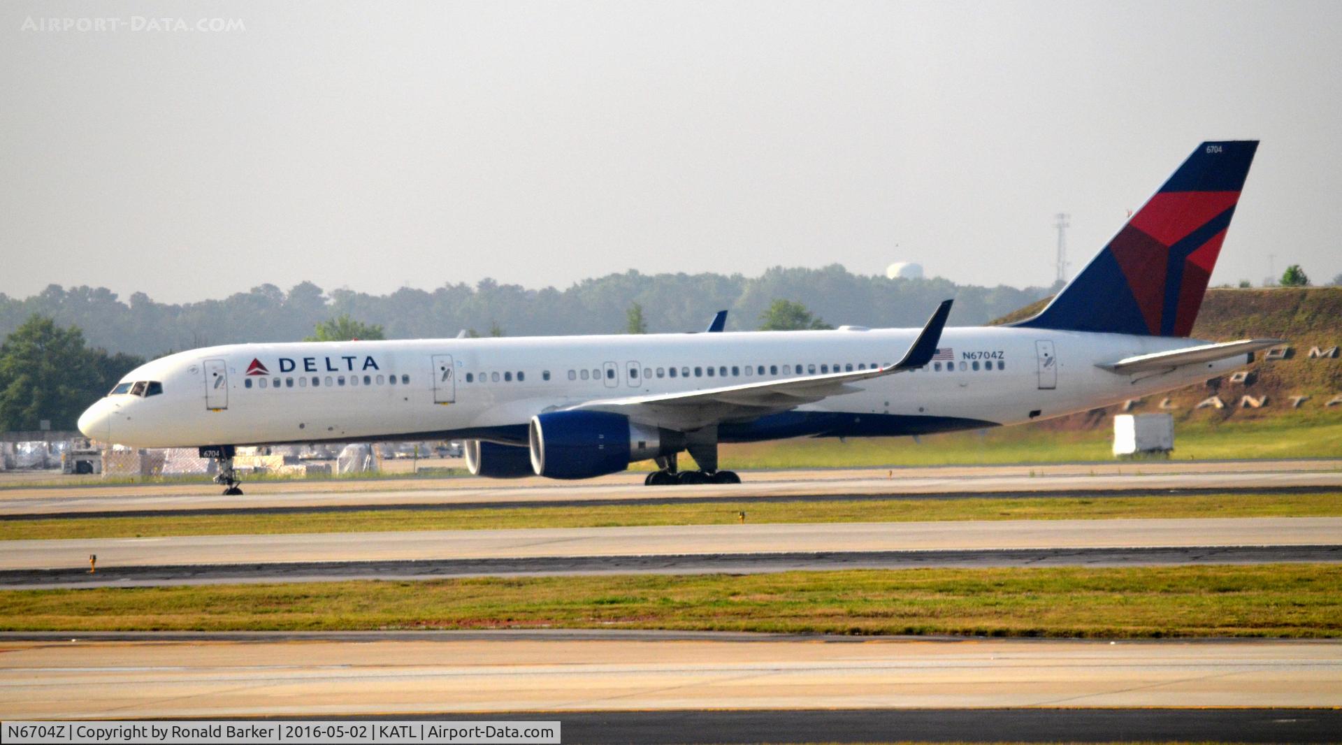 N6704Z, 2000 Boeing 757-232 C/N 30396, Taxi Atlanta