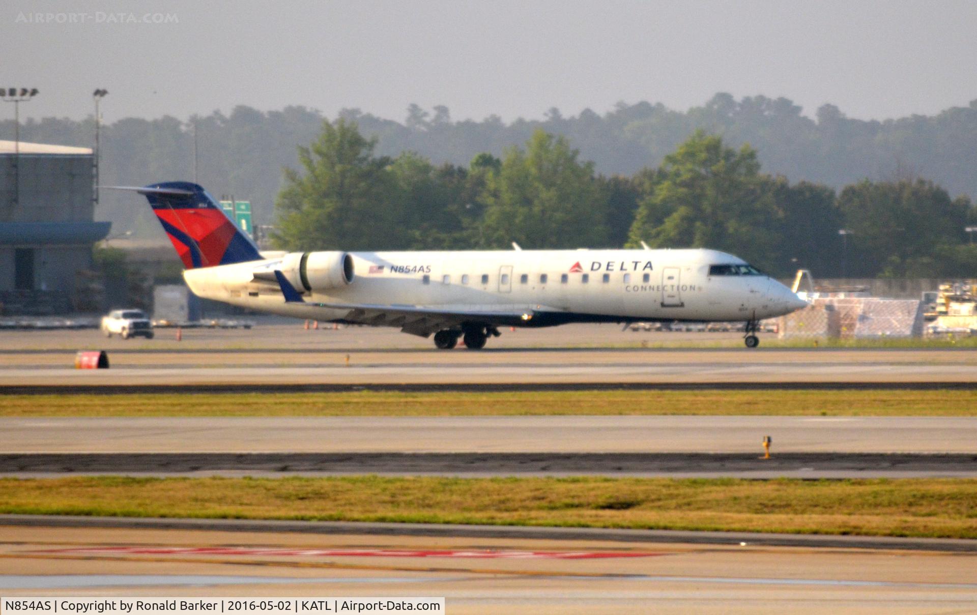 N854AS, 2000 Bombardier CRJ-200ER (CL-600-2B19) C/N 7382, Landing Atlanta