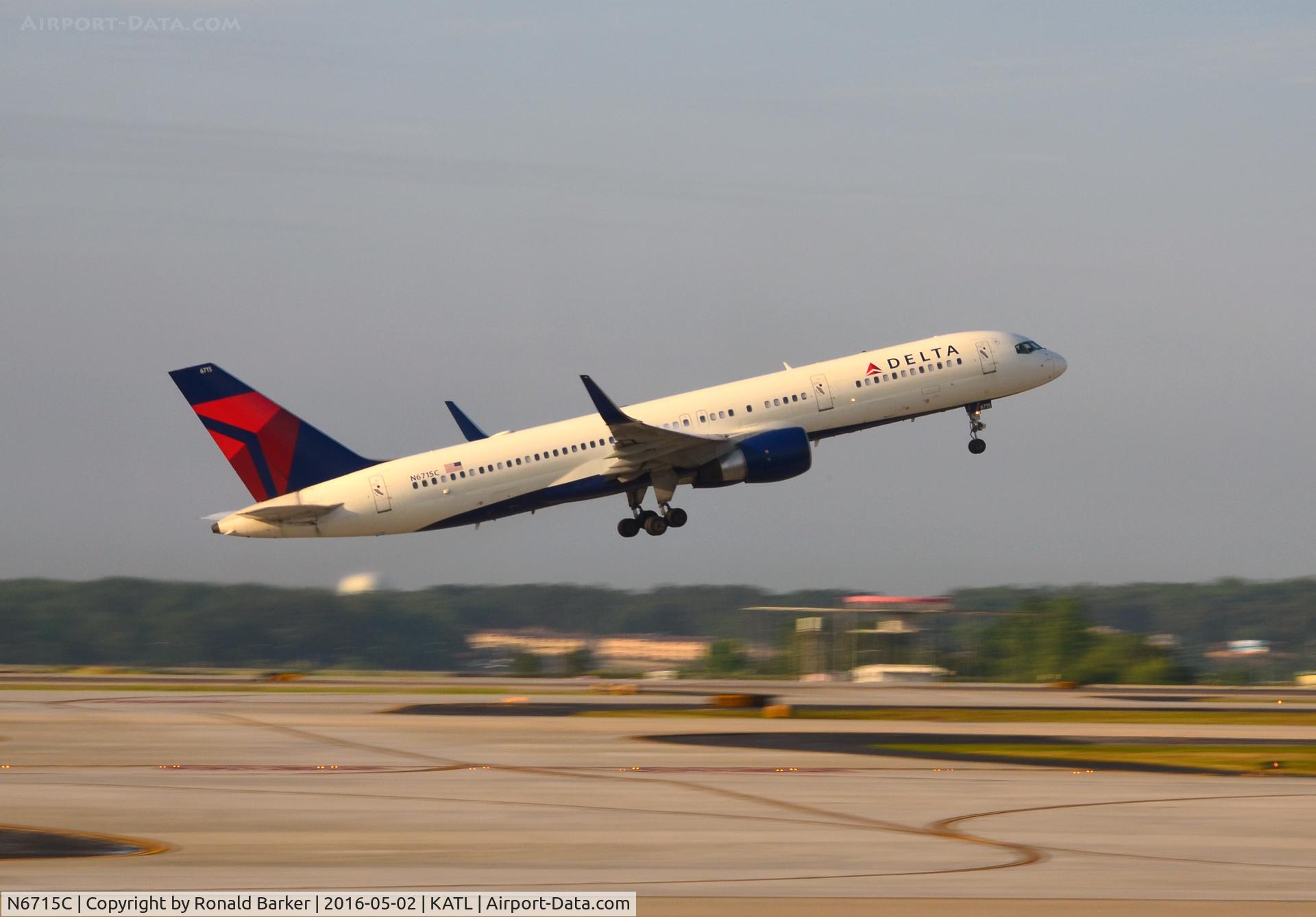 N6715C, 2001 Boeing 757-232 C/N 30486, Takeoff Atlanta