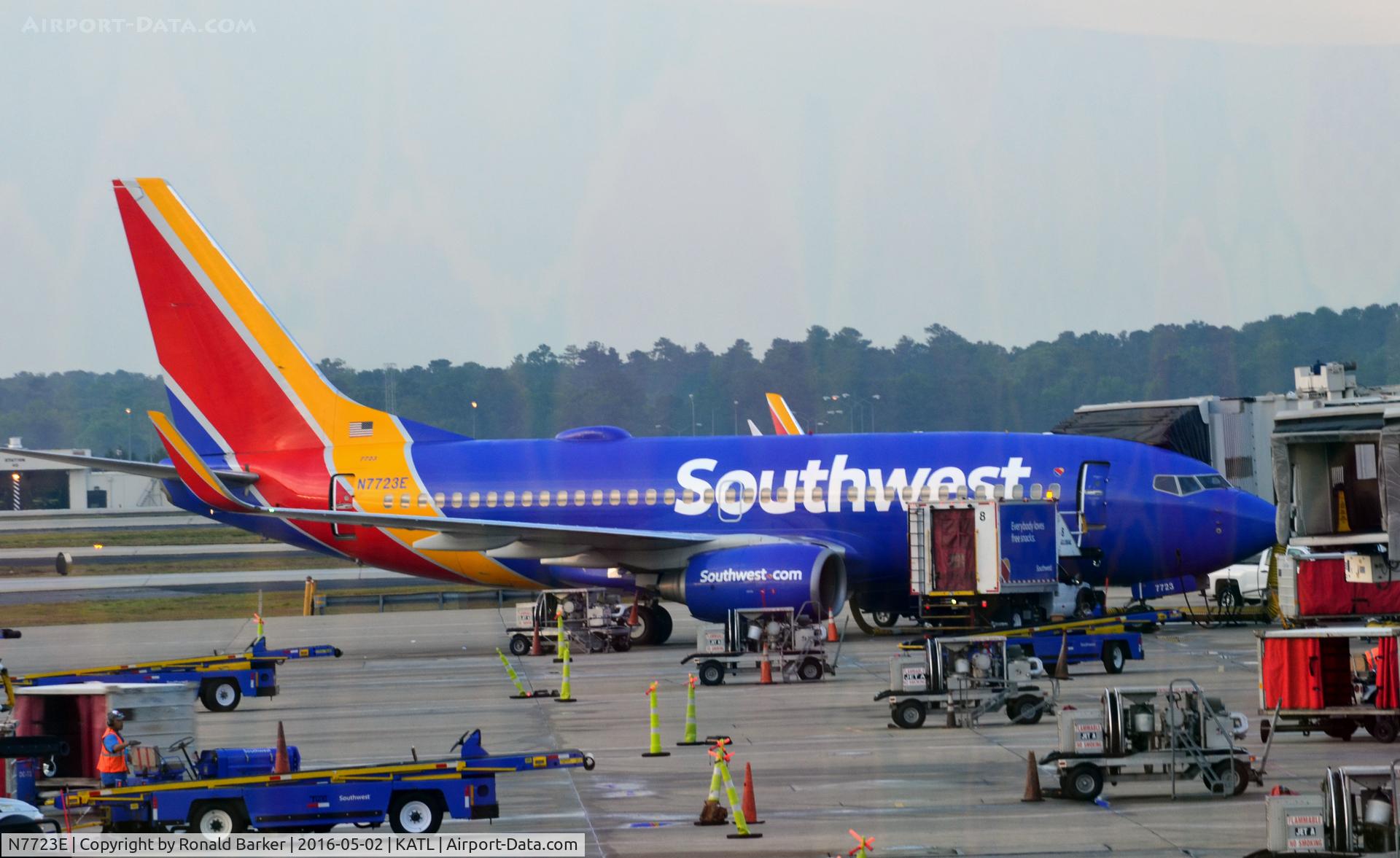 N7723E, 2006 Boeing 737-76N C/N 32670, At the gate Atlanta