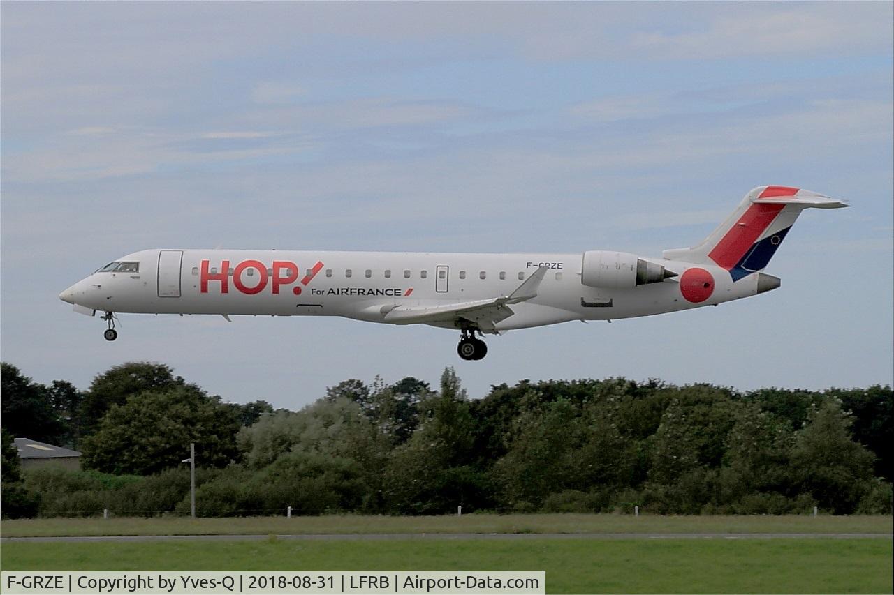 F-GRZE, 2001 Canadair CRJ-702 (CL-600-2C10) Regional Jet C/N 10032, Canadair Regional Jet CRJ-702, On final rwy 25L, Brest-Guipavas Airport (LFRB-BES)
