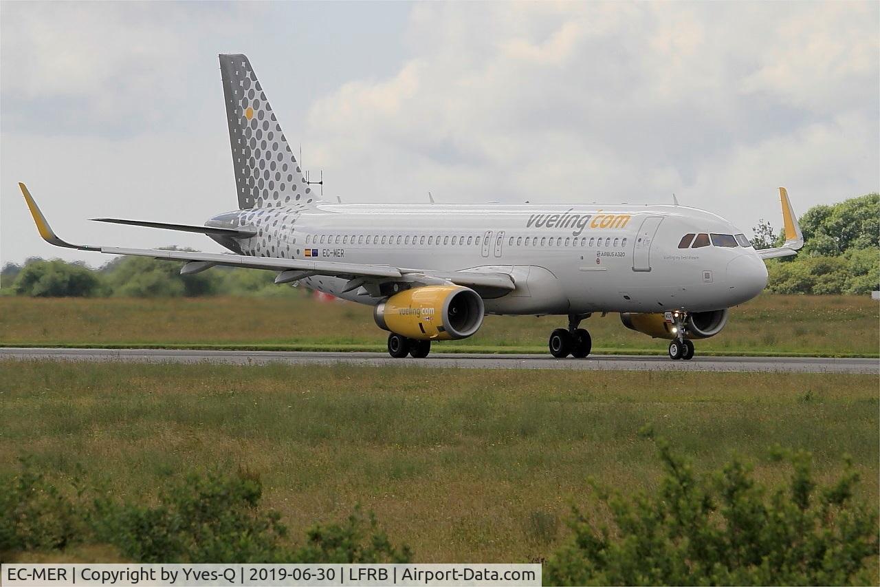 EC-MER, 2015 Airbus A320-232 C/N 6510, Airbus A320-232, Taxiing rwy 25L, Brest-Bretagne airport (LFRB-BES)