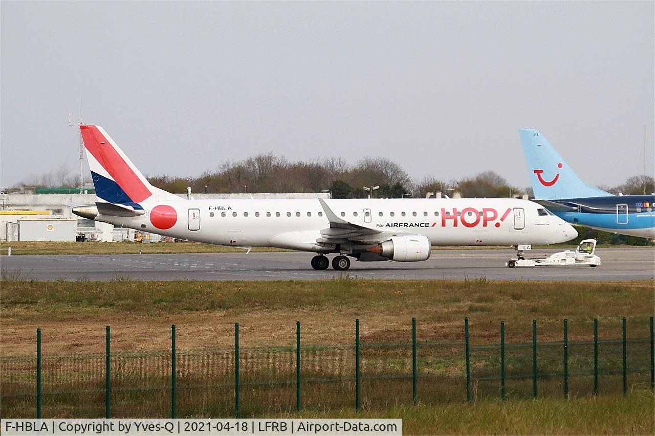 F-HBLA, 2007 Embraer 195LR (ERJ-190-200LR) C/N 19000051, Embraer 195LR, Push back, Brest-Bretagne airport (LFRB-BES)