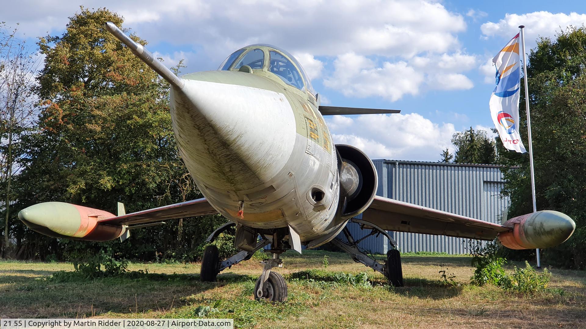 21 55, Lockheed F-104G Starfighter C/N 683-7024, F-104G... what a perspective! I tried to hit the most famous angle from the prototype picture everybody knows... the one with the pilot on the canopy.