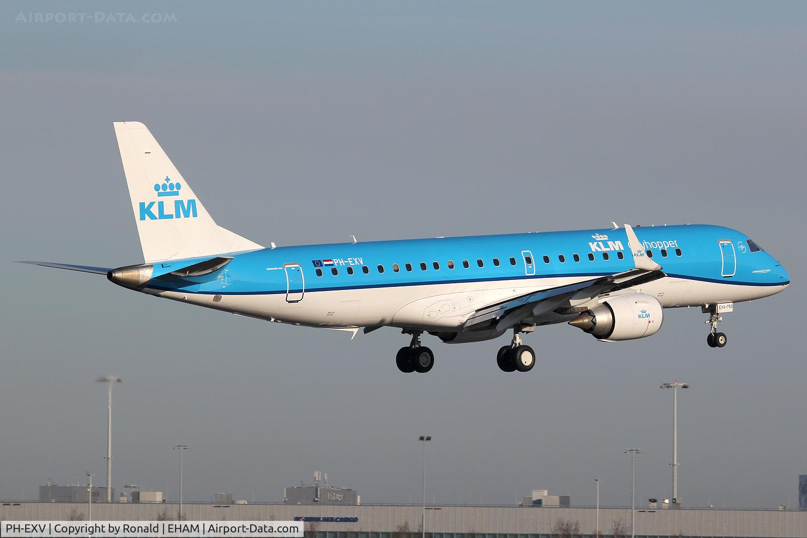 PH-EXV, 2018 Embraer ERJ-190STD (ERJ-190-100) C/N 19000750, at spl