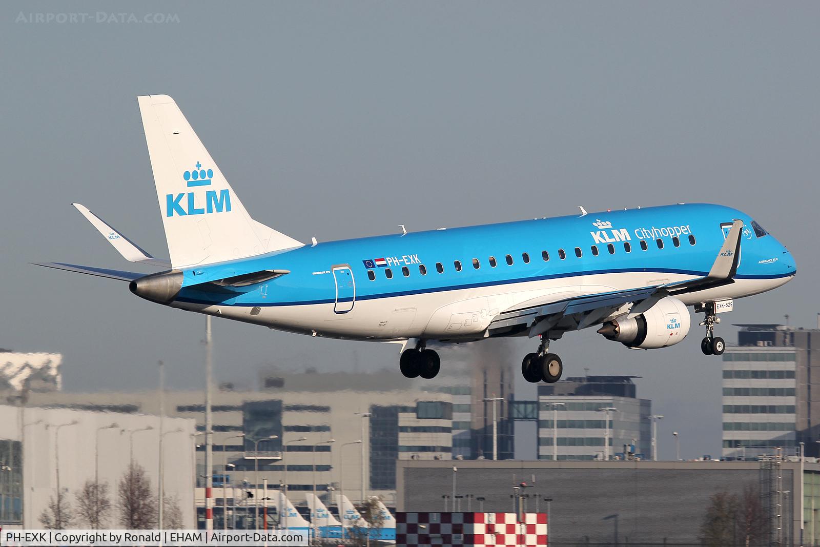 PH-EXK, 2017 Embraer 175STD (ERJ-170-200) C/N 17000629, at spl