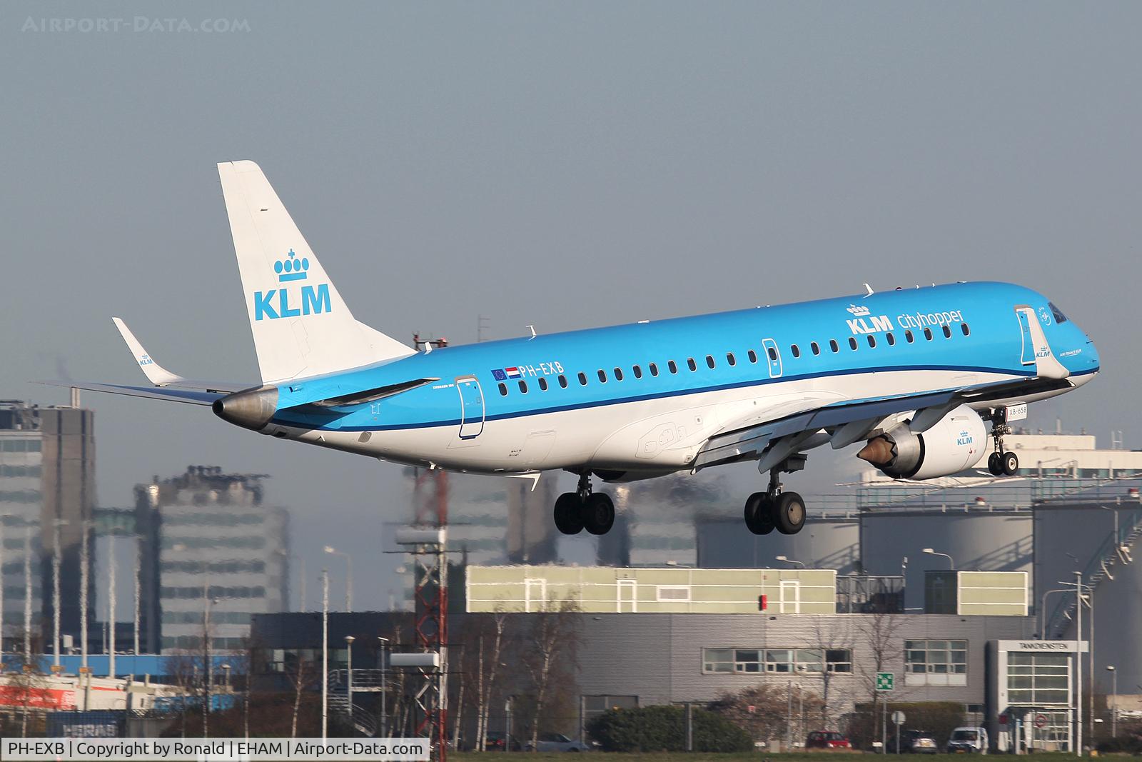 PH-EXB, 2014 Embraer 190STD (ERJ-190-100) C/N 19000658, at spl