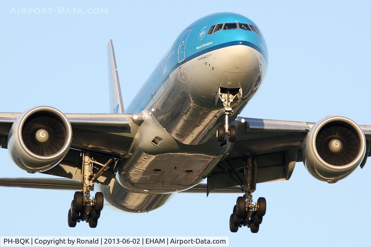 PH-BQK, 2005 Boeing 777-206/ER C/N 29399, at spl