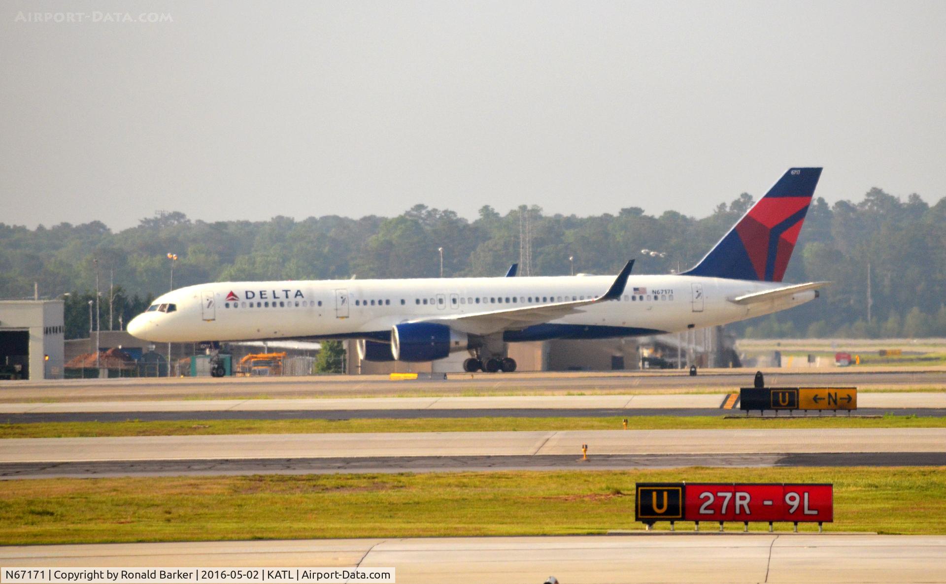 N67171, 2001 Boeing 757-232 C/N 30839, Taxi Atlanta