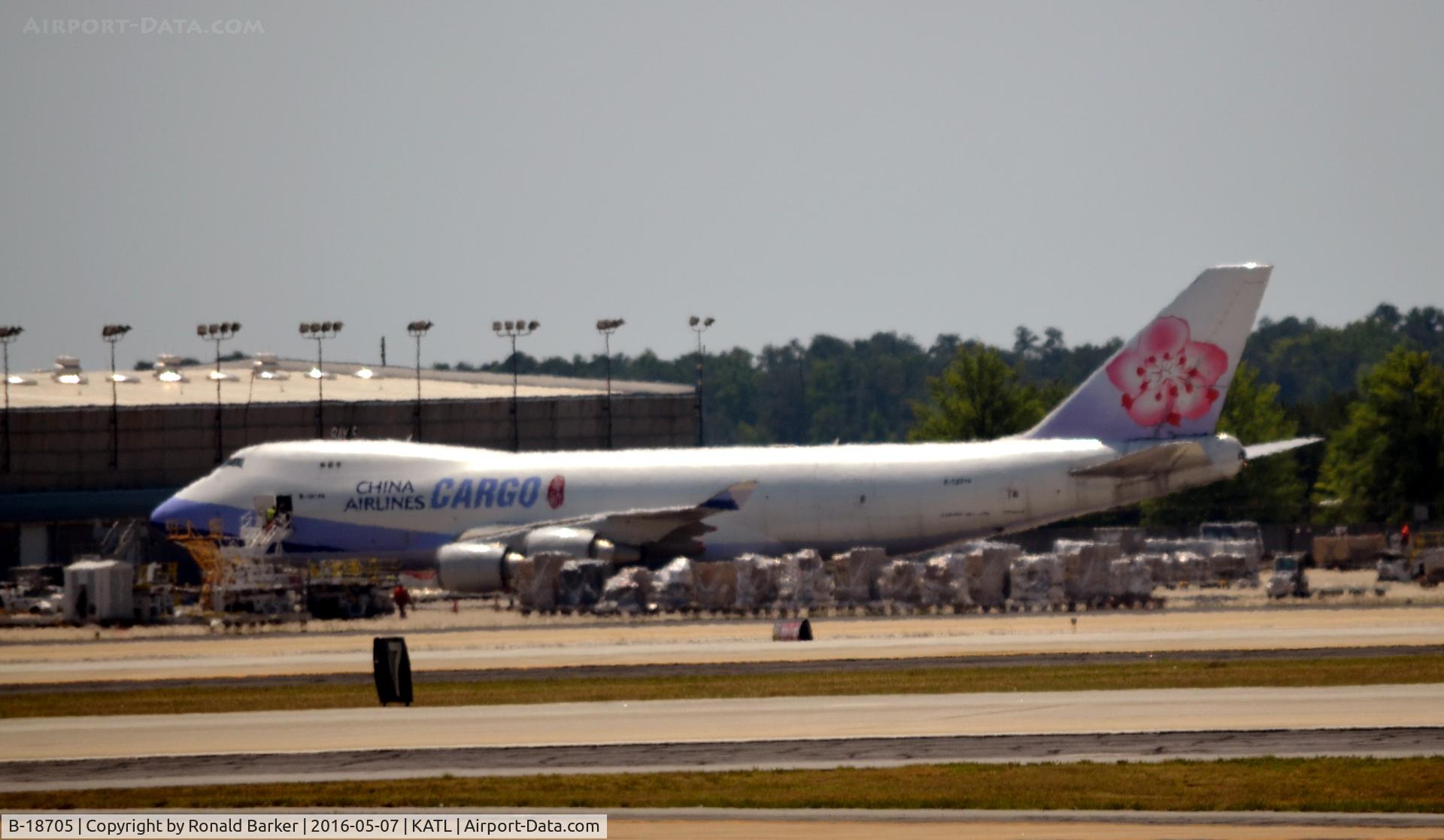 B-18705, 2001 Boeing 747-409F/SCD C/N 30762, Cargo ramp - Atlanta