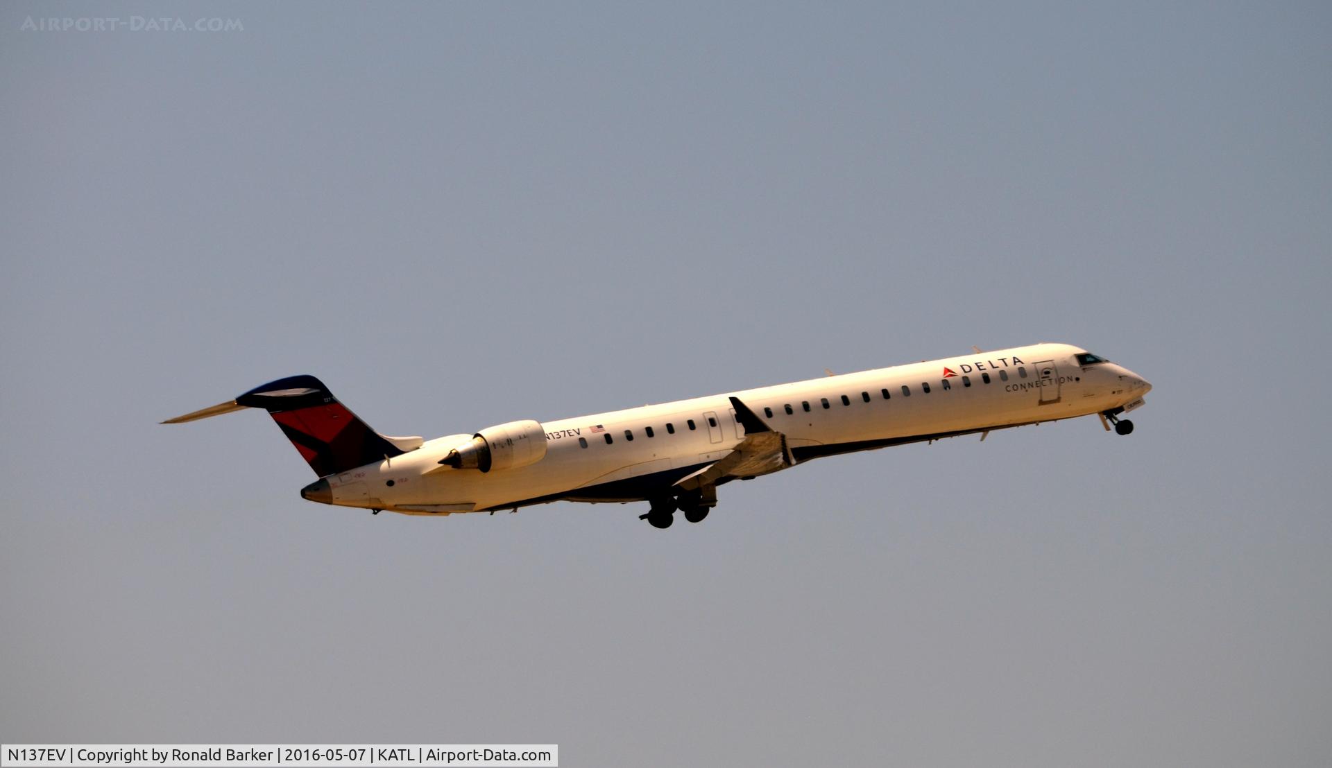 N137EV, 2009 Bombardier CRJ-900ER (CL-600-2D24) C/N 15227, Takeoff Atlanta
