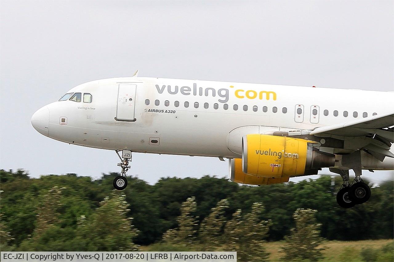 EC-JZI, 2006 Airbus A320-214 C/N 2988, Airbus A320-214, On final rwy 25L, Brest-Bretagne airport (LFRB-BES)