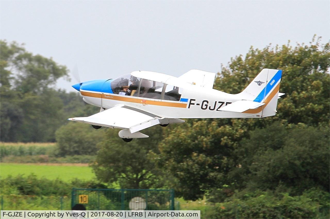 F-GJZE, Robin DR-400-120 Petit Prince C/N 2005, Robin DR-400-120, Landing rwy 25L, Brest-Bretagne airport (LFRB-BES)
