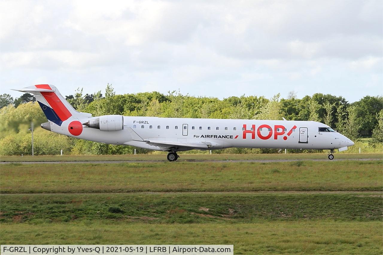 F-GRZL, 2006 Bombardier CRJ-700 (CL-600-2C10) Regional Jet C/N 10245, Canadair Regional Jet CRJ-701, Taxiing Rwy 25L, Brest-Bretagne Airport (LFRB-BES)