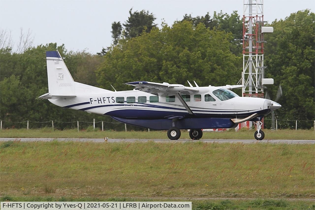 F-HFTS, 2016 Cessna 208B Grand Caravan C/N 208B5265, Textron Aviation Inc. Grand Caravan 208B, Taxiing rwy 25L, Brest-Bretagne airport (LFRB-BES)