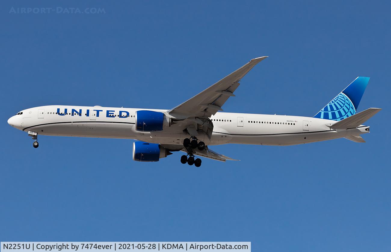 N2251U, 2020 Boeing 777-300/ER C/N 66591, UAL2571