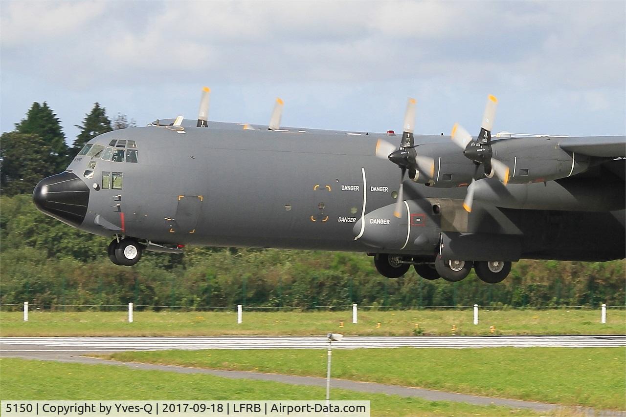 5150, 1988 Lockheed C-130H-30 Hercules C/N 382-5150, Lockheed C-130H Hercules (61-PG), On final rwy 25L, Brest-Bretagne airport (LFRB-BES)