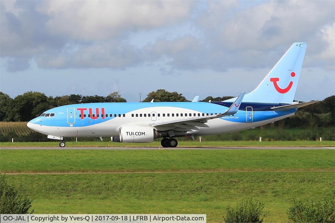OO-JAL, 2004 Boeing 737-7K2 C/N 30668, Boeing 737-7K, Take off run rwy 25L, Brest-Bretagne airport (LFRB-BES)