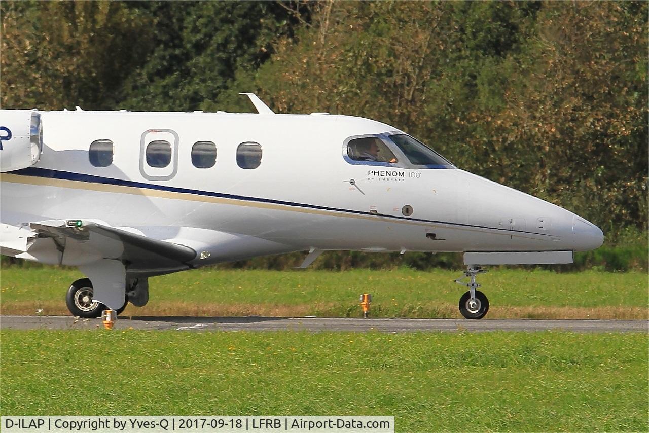 D-ILAP, 2012 Embraer EMB-500 Phenom 100 C/N 50000288, Embraer EMB-500 Phenom 100, Taxiing rwy 25L, Brest-Bretagne airport (LFRB-BES)