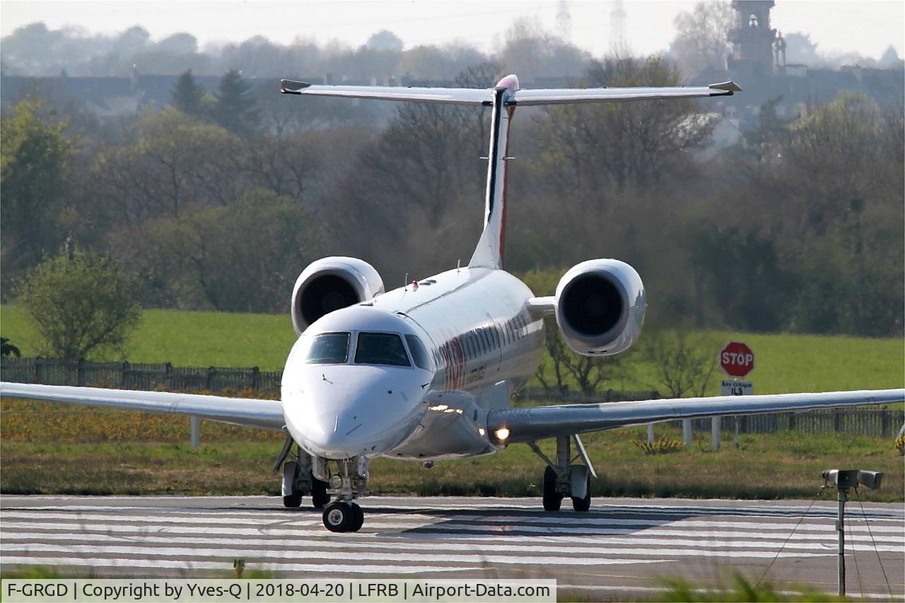 F-GRGD, 1998 Embraer EMB-145EU (ERJ-145EU) C/N 145043, Embraer ERJ-145EU, Lining up rwy 07R, Brest-Bretagne airport (LFRB-BES)