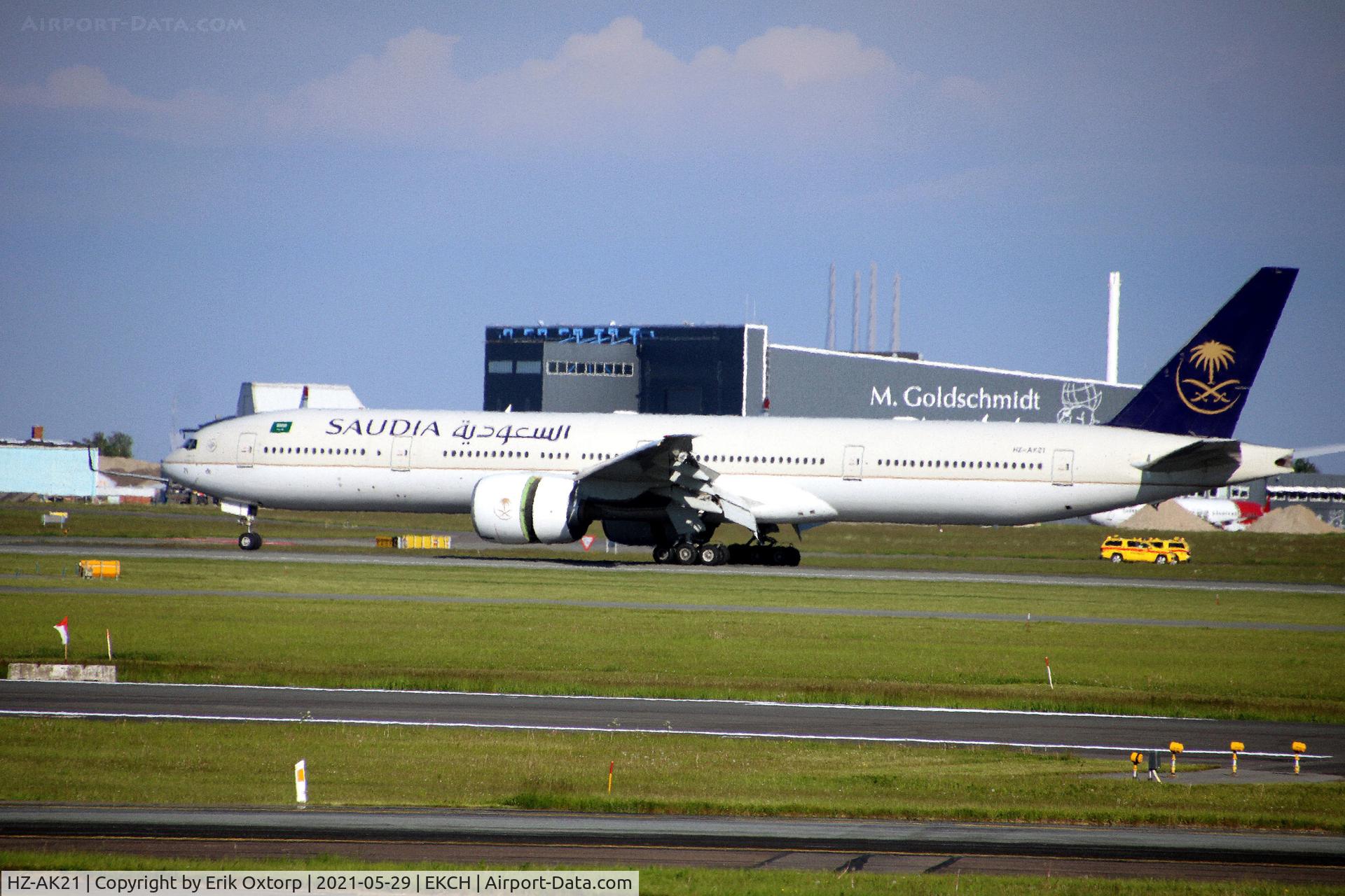 HZ-AK21, 2013 Boeing 777-368/ER C/N 41057, HZ-AK21 landing rw 04R