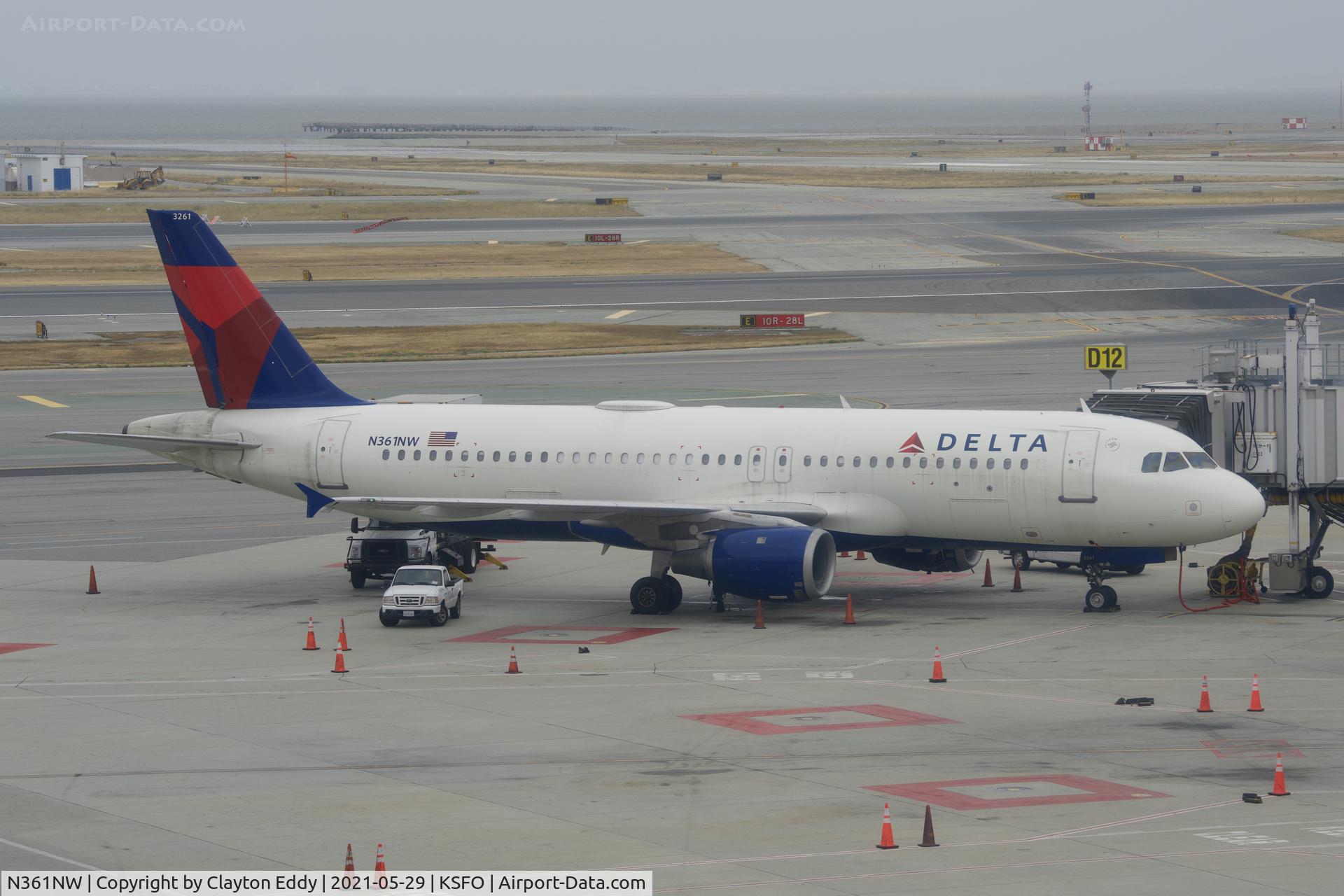 N361NW, 1998 Airbus A320-212 C/N 0907, Skyterrace SFO 2021.