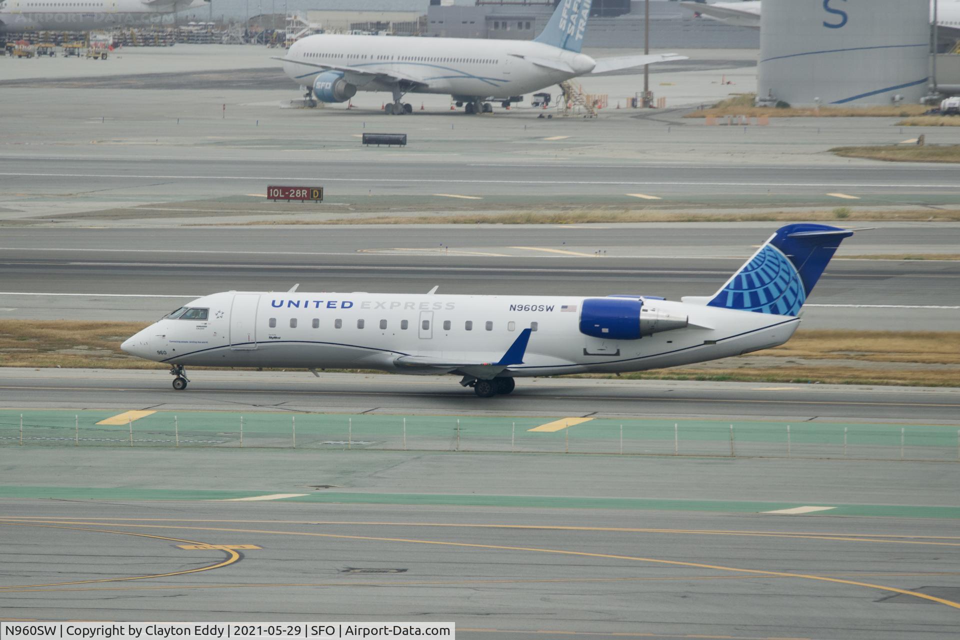 N960SW, 2003 Bombardier CRJ-200ER (CL-600-2B19) C/N 7853, Skyterrace SFO 2021.