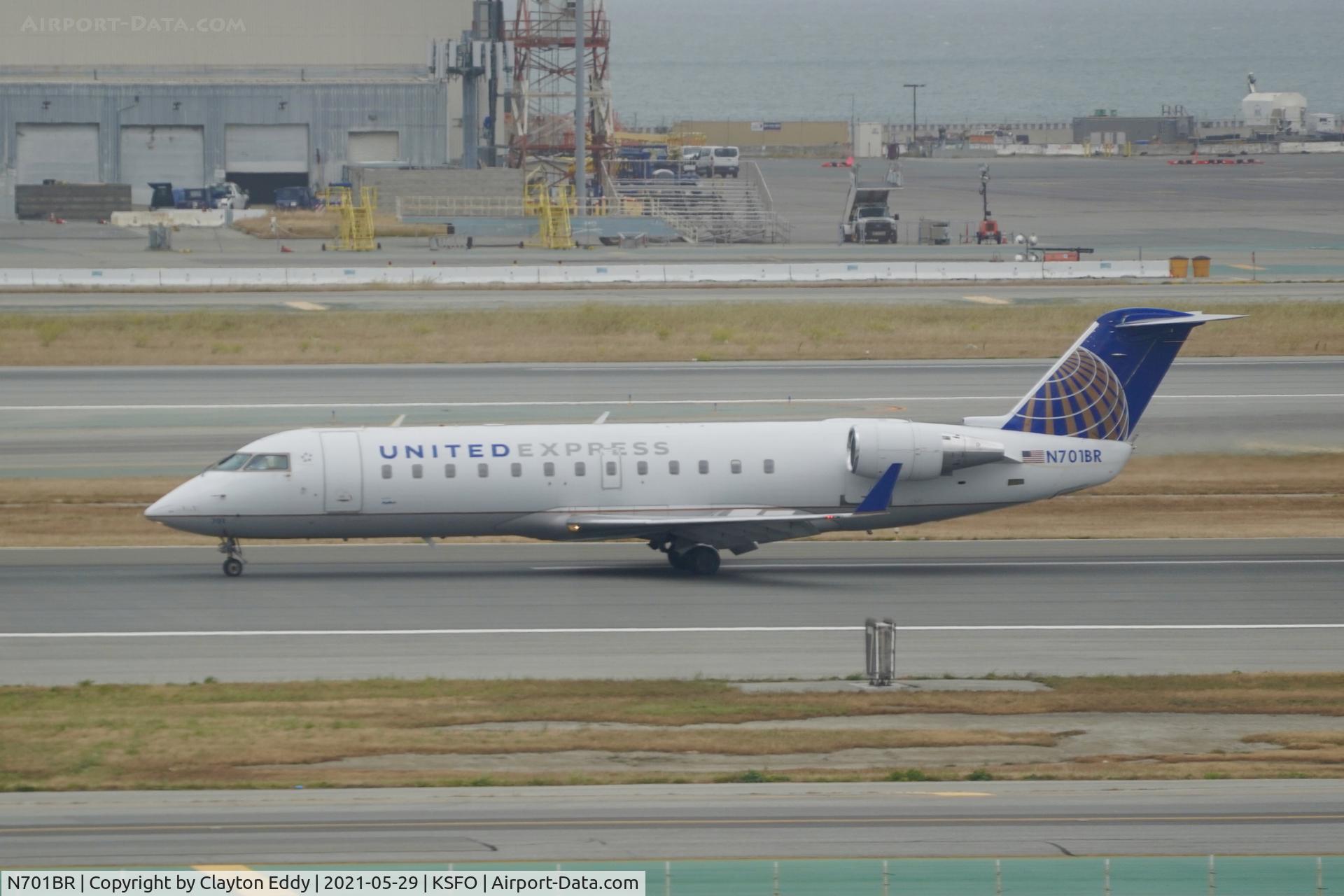 N701BR, 2000 Bombardier CRJ-200ER (CL-600-2B19) C/N 7448, Skyterrace SFO 2021.
