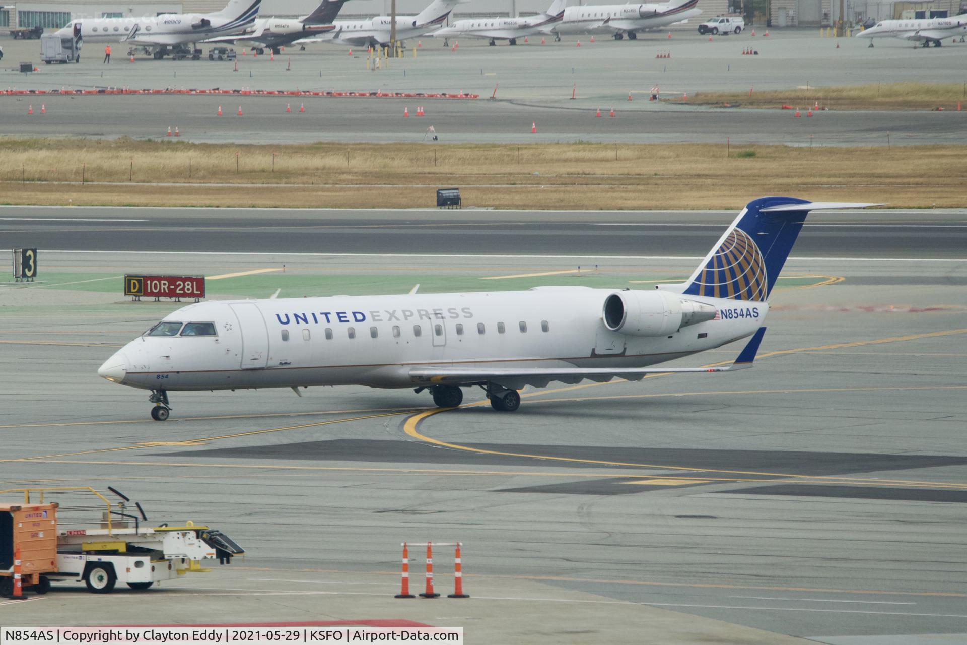 N854AS, 2000 Bombardier CRJ-200ER (CL-600-2B19) C/N 7382, Skyterrace SFO 2021.