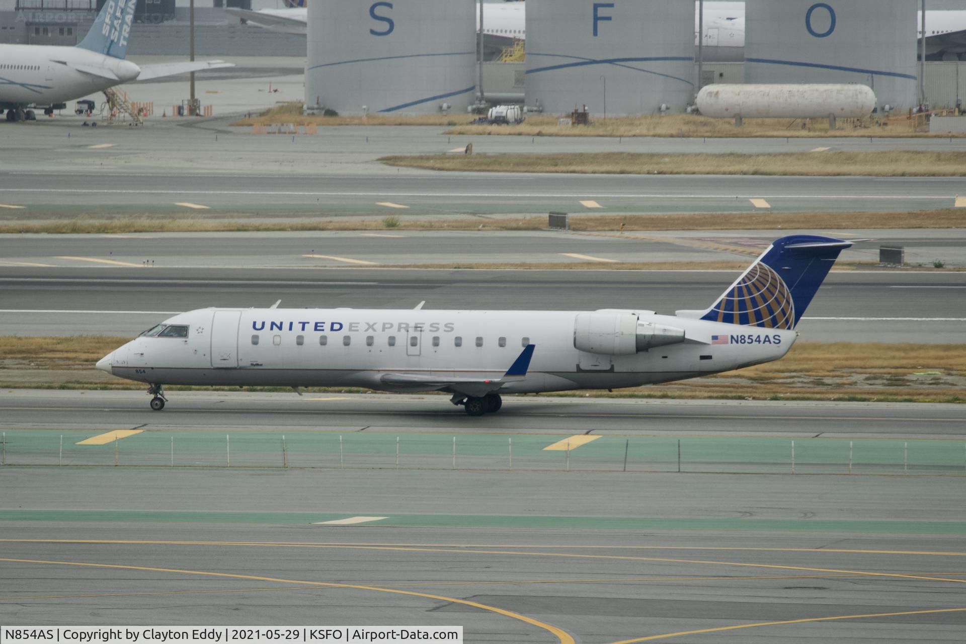N854AS, 2000 Bombardier CRJ-200ER (CL-600-2B19) C/N 7382, Skyterrace SFO 2021.