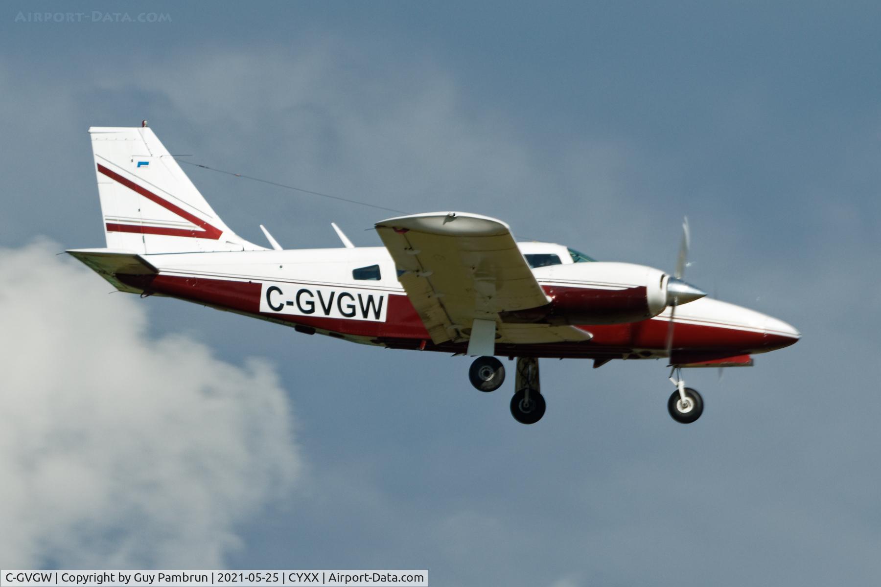 C-GVGW, 1975 Piper PA-34-200T C/N 34-7570250, Landing on 19