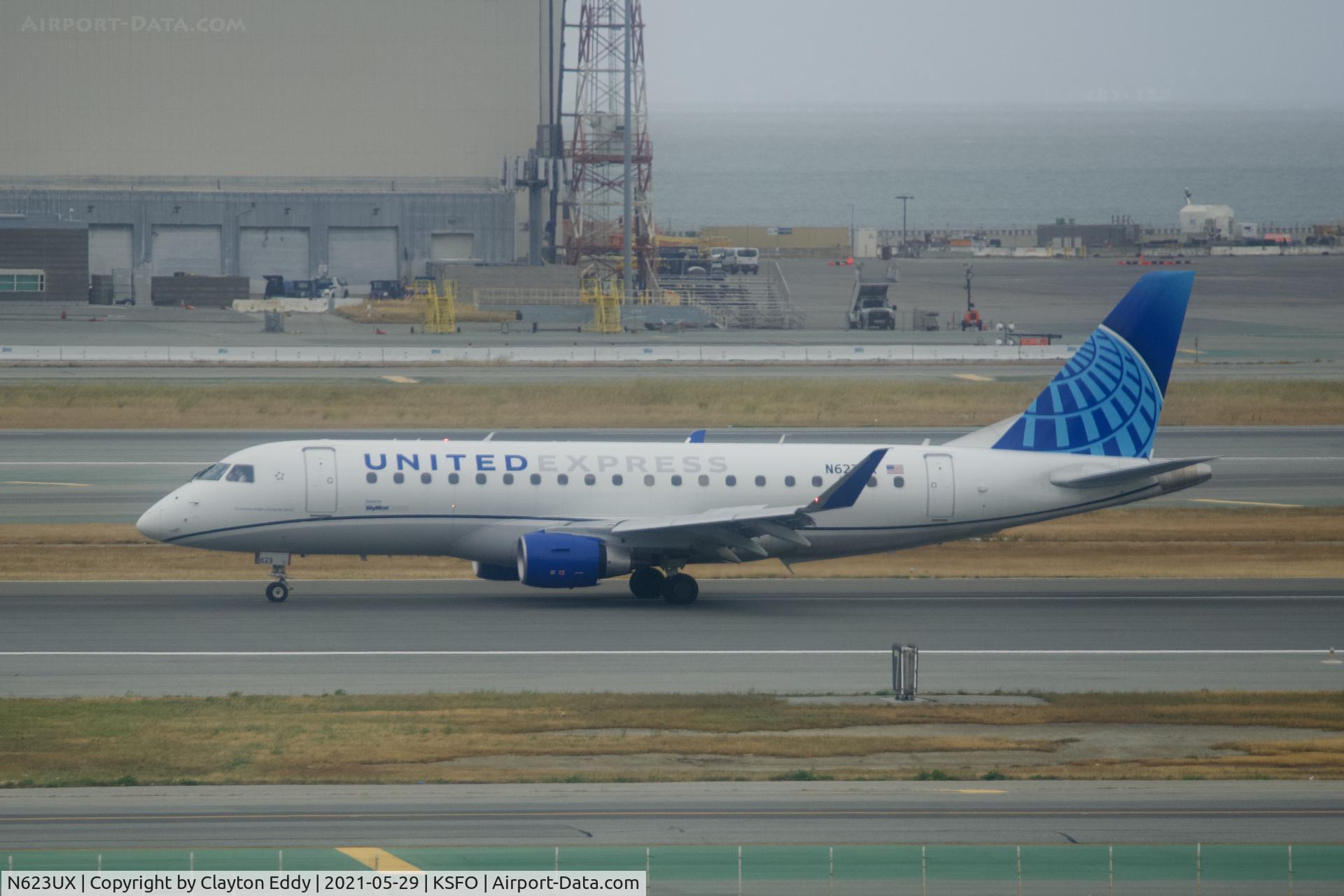 N623UX, 2019 Embraer ERJ-175LL (ERJ-170-200LL) C/N 17000830, Skyterrace SFO 2021.