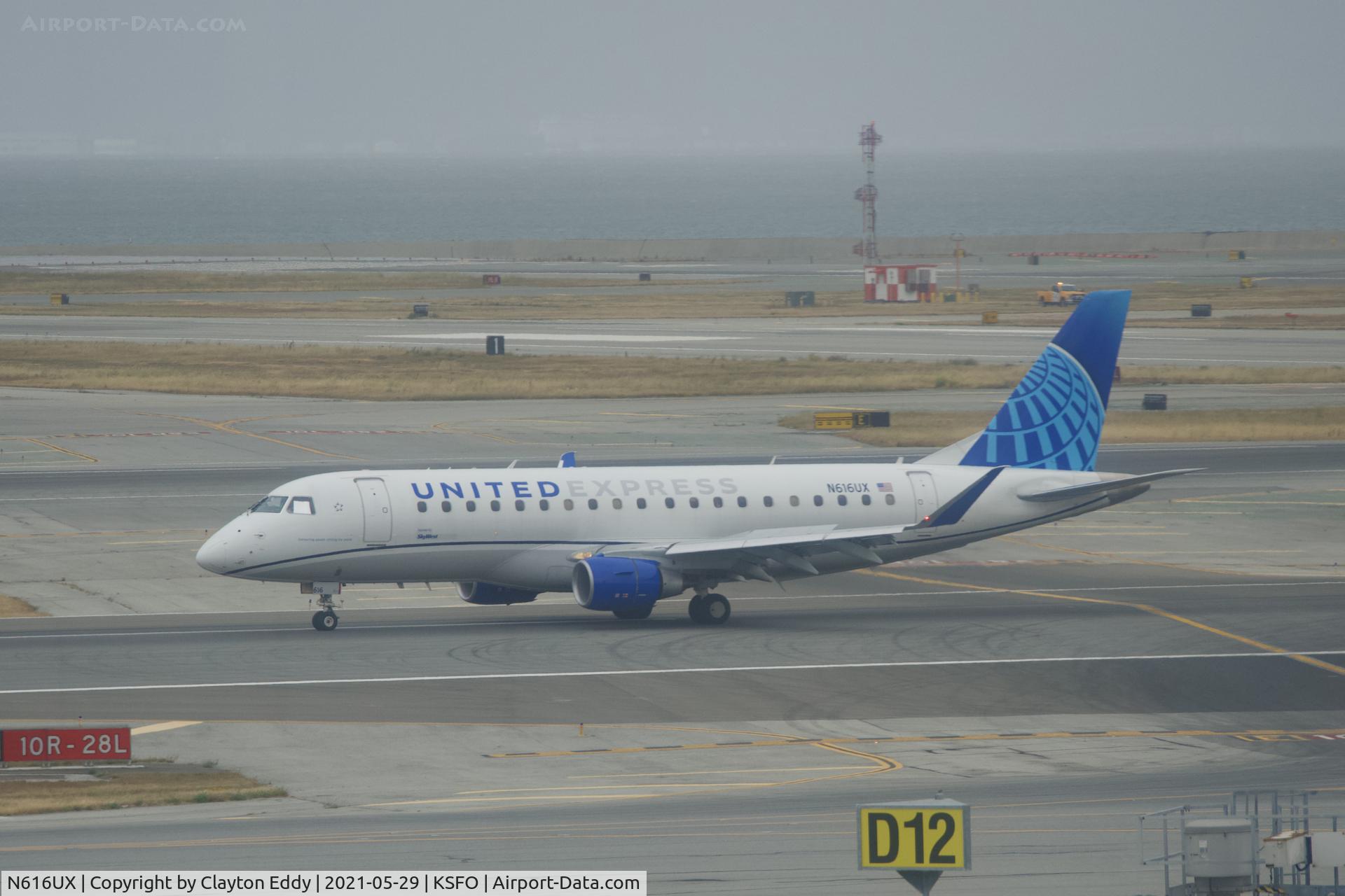 N616UX, 2019 Embraer 175LR (ERJ-170-200LR) C/N 17000817, Skyterrace SFO 2021.