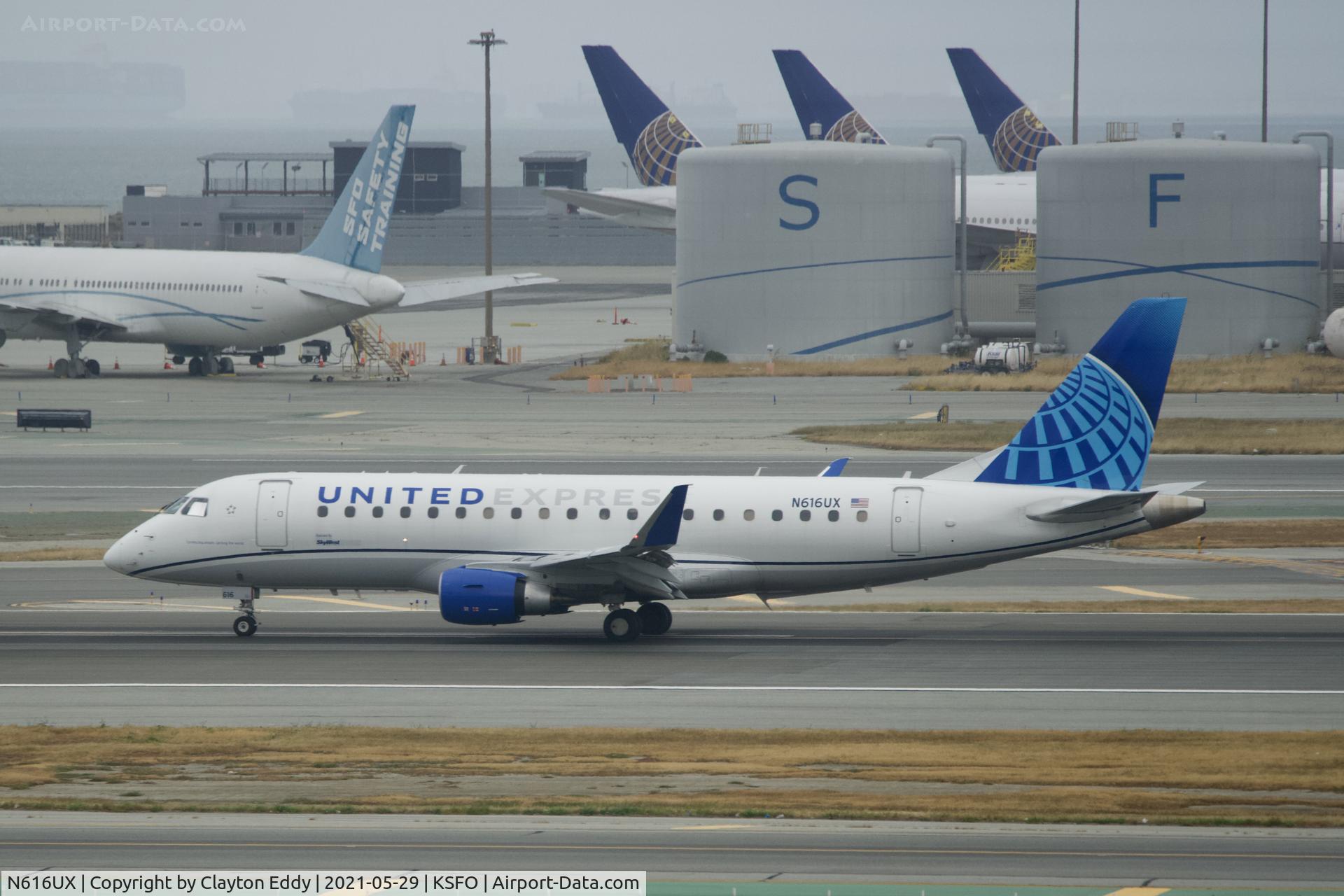 N616UX, 2019 Embraer 175LR (ERJ-170-200LR) C/N 17000817, Skyterrace SFO 2021.