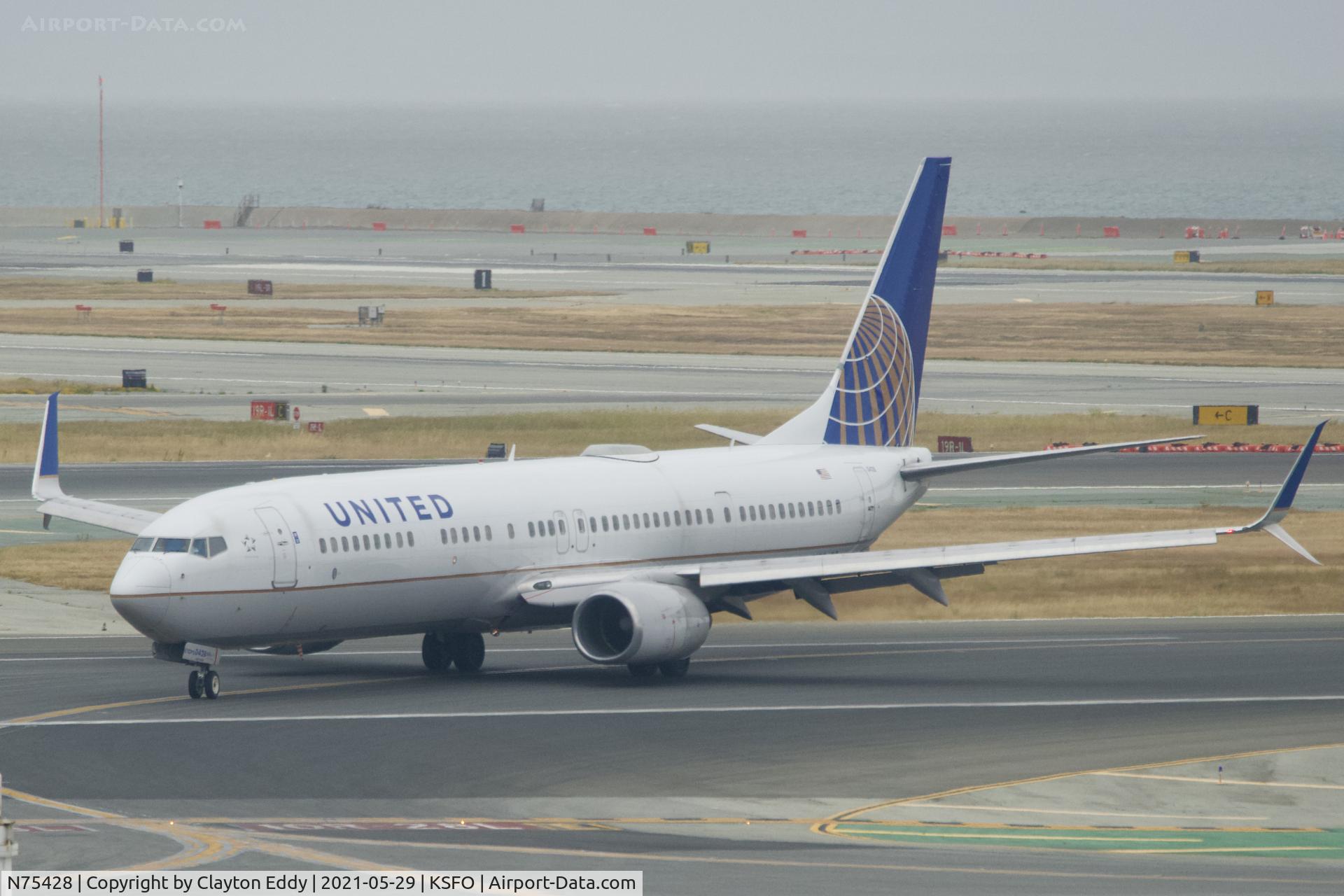N75428, 2008 Boeing 737-924/ER C/N 31633, Skyterrace SFO 2021.
