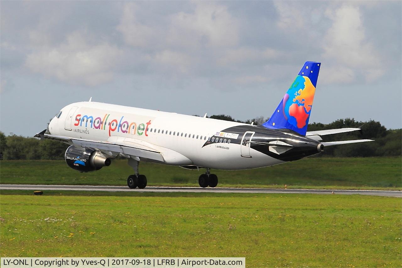 LY-ONL, 2010 Airbus A320-214 C/N 4489, Airbus A320-214, Landing rwy 25L, Brest-Bretagne airport (LFRB-BES)