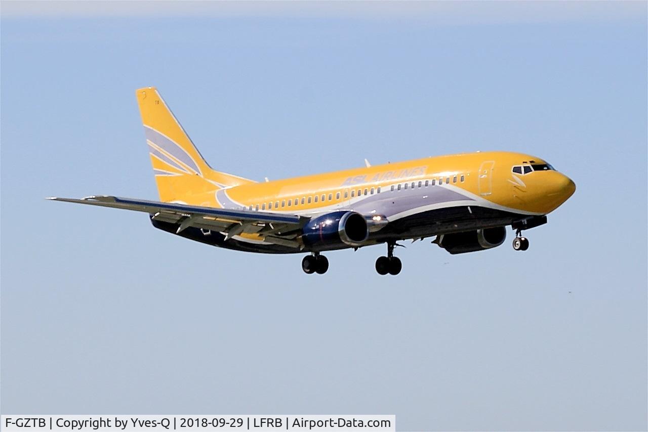 F-GZTB, 1999 Boeing 737-33V C/N 29336, Boeing 737-33V, Short approach rwy 07R, Brest-Bretagne airport (LFRB-BES)