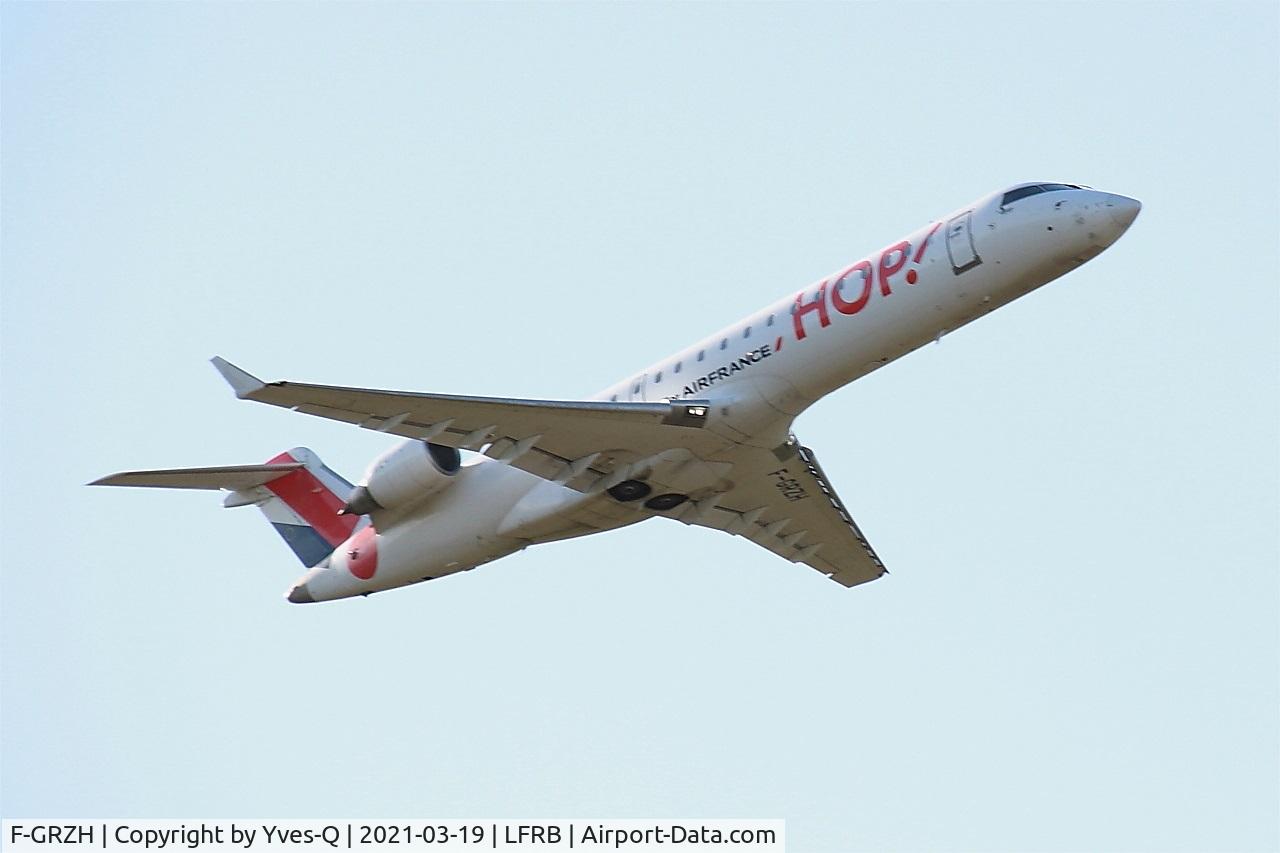 F-GRZH, 2003 Bombardier CRJ-702 (CL-600-2C10) Regional Jet C/N 10089, Bombardier CRJ-702, Take off rwy 07R, Brest-Bretagne Airport (LFRB-BES)