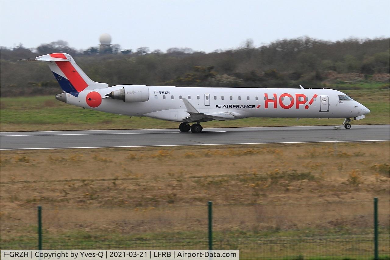 F-GRZH, 2003 Bombardier CRJ-702 (CL-600-2C10) Regional Jet C/N 10089, Bombardier CRJ-702, Take off run rwy 07R, Brest-Bretagne airport (LFRB-BES)
