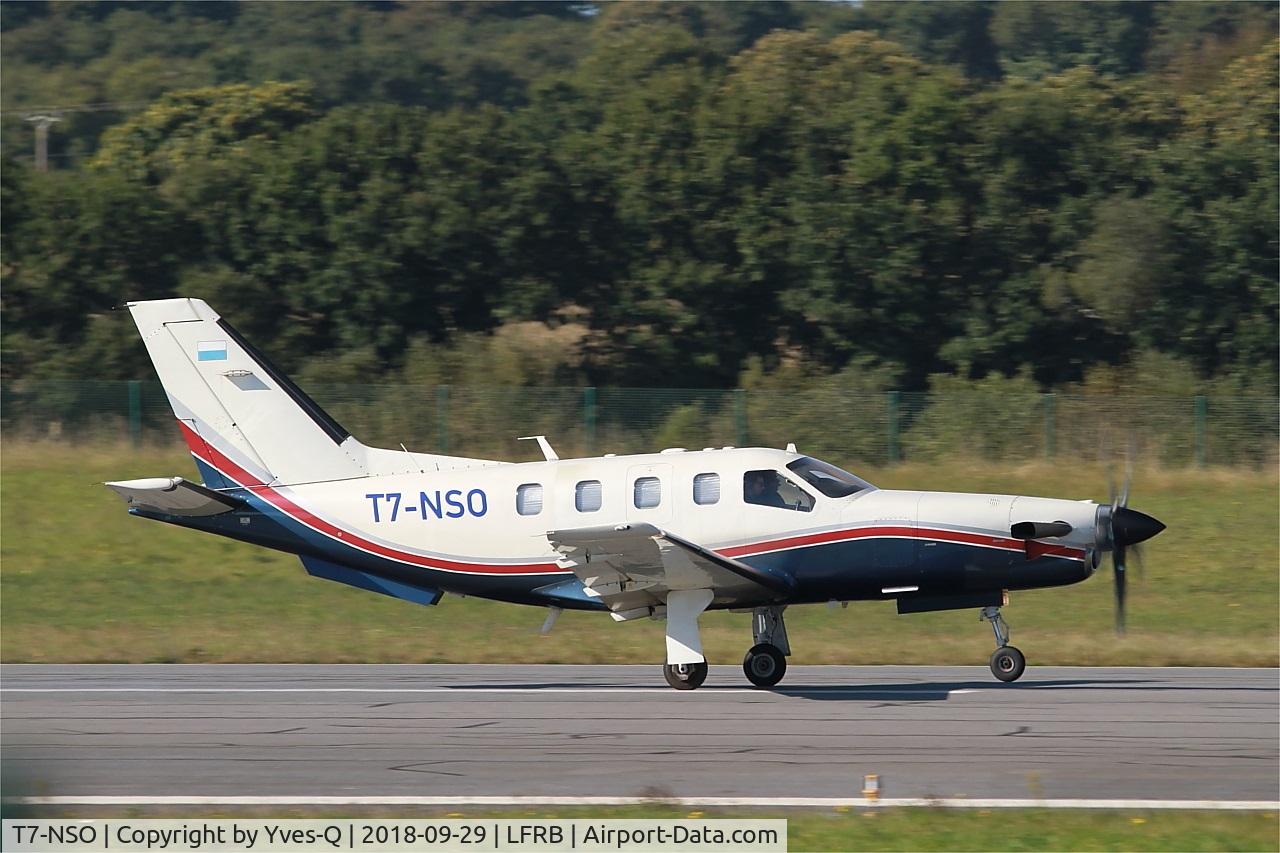 T7-NSO, 2001 Socata TBM-700 (700B) C/N 219, Socata TBM-700B, Landing rwy 07R, Brest-Bretagne airport (LFRB-BES)