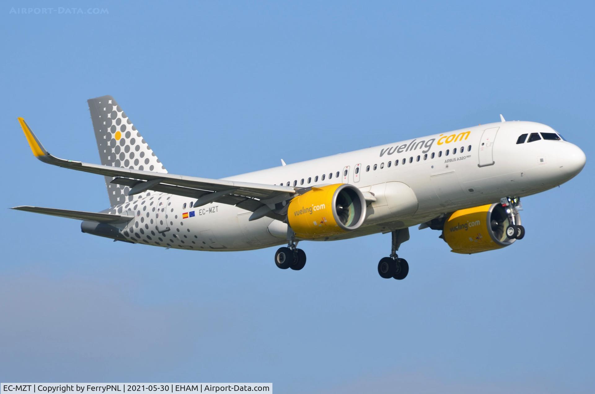 EC-MZT, 2018 Airbus A320-271N C/N 8181, Vueling A320N on short arrival