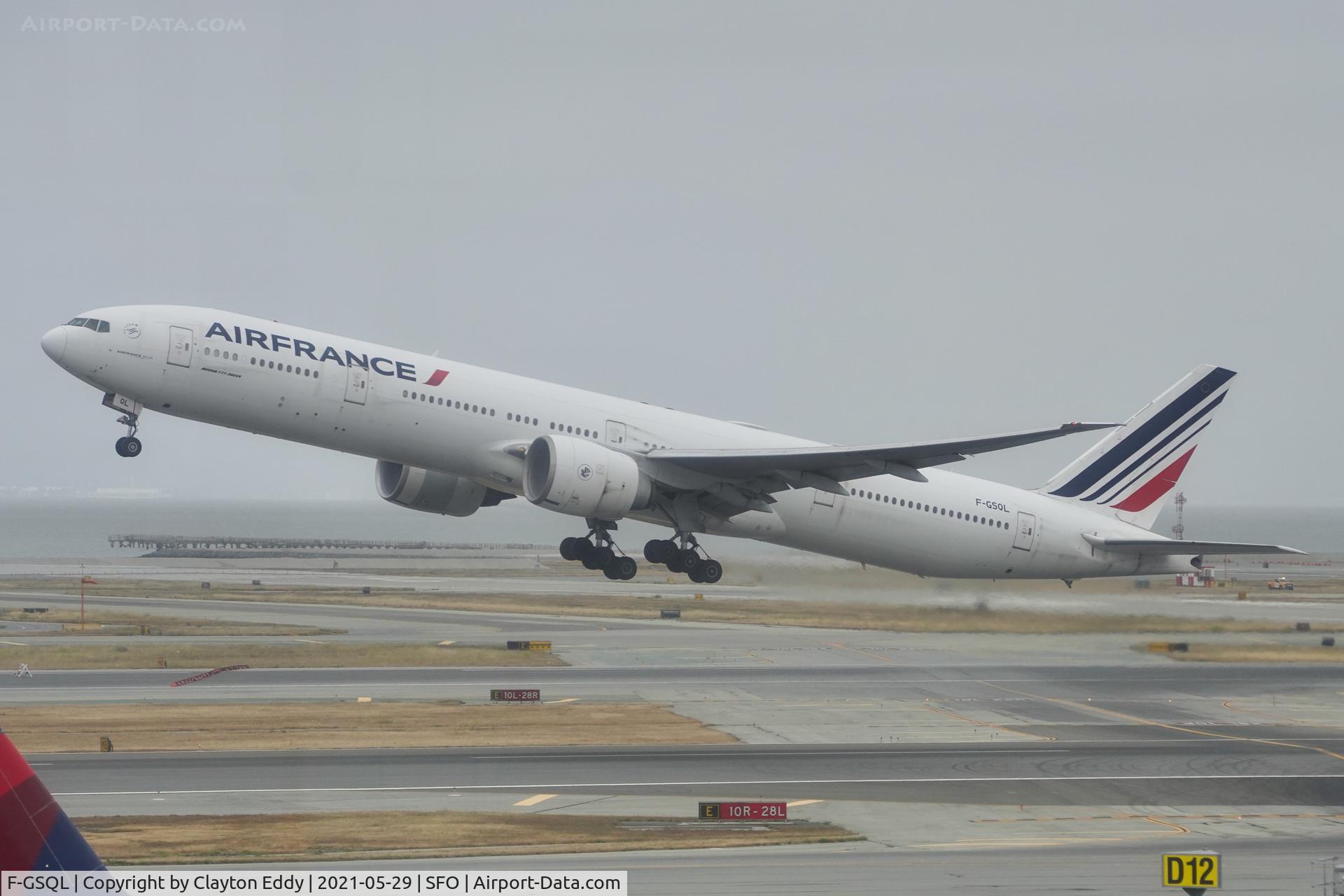 F-GSQL, 2006 Boeing 777-328/ER C/N 32853, Skyterrace SFO 2021.