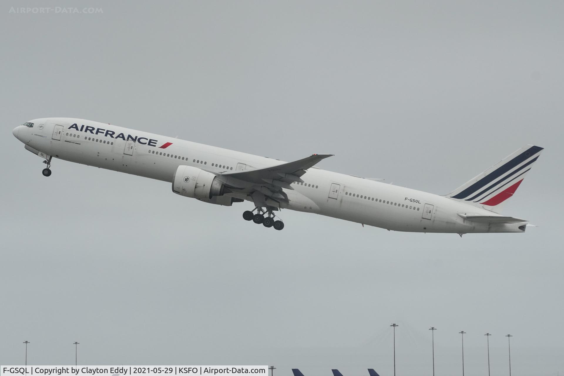 F-GSQL, 2006 Boeing 777-328/ER C/N 32853, Skyterrace SFO 2021.