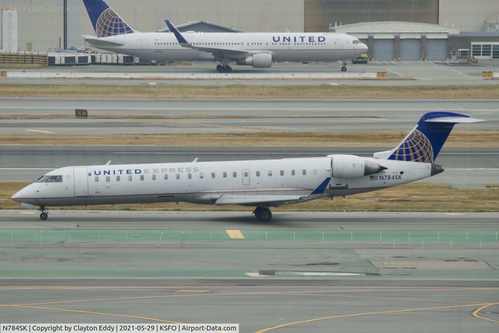 N784SK, 2009 Bombardier CRJ-700 (CL-600-2C10) Regional Jet C/N 10284, Skyterrace SFO 2021.