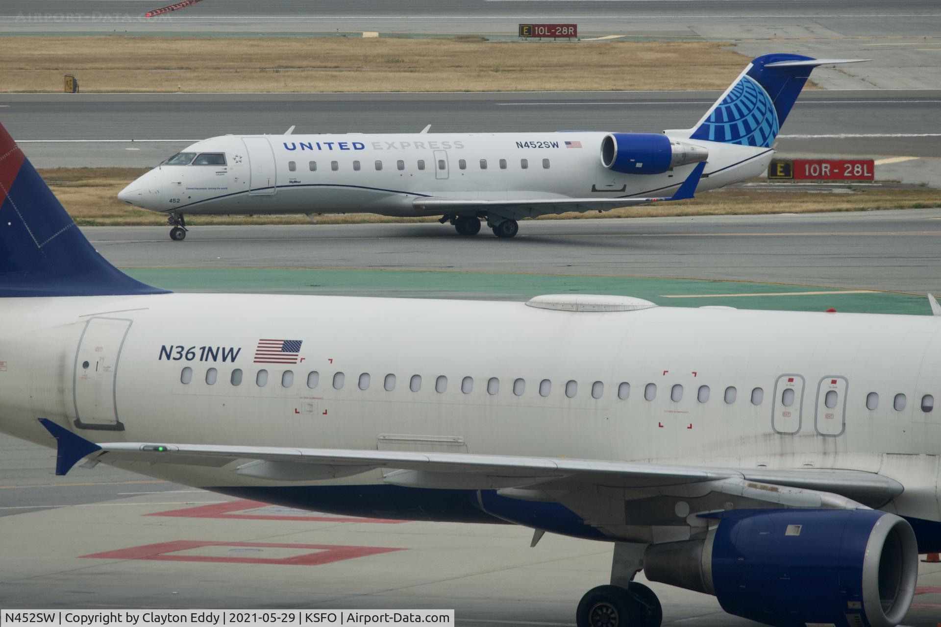 N452SW, 2002 Bombardier CRJ-200ER (CL-600-2B19) C/N 7716, Skyterrace SFO 2021.
